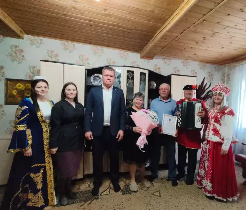 Золотые юбиляры семейной жизни принимали поздравления в Рыбно-Слободском районе