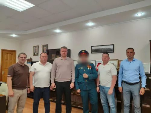 Радик Ислямов встретился с участником СВО и семьёй военнослужащего