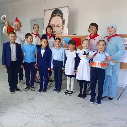 Котлы Бөкәш мәктәбендә Пионер көнен билгеләп үттеләр