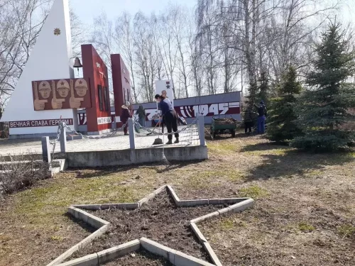 В Рыбной Слободе приводят в порядок памятники ко Дню Победы