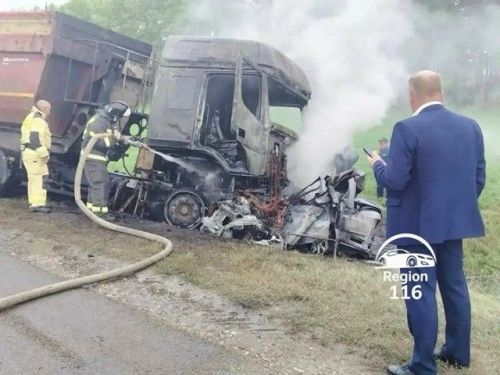 Трагедия на дороге: водитель легковушки погиб под колёсами грузовика