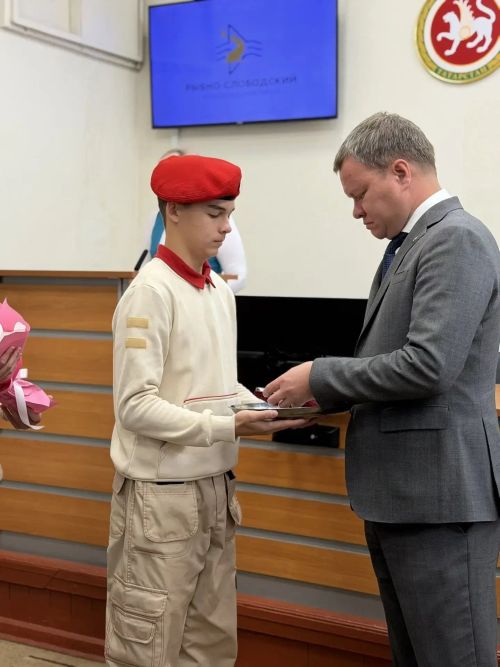 В Рыбной Слободе вручили ордена и медали семьям погибших