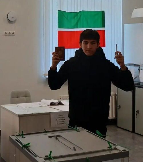 Первый голос Айзата Гадеева на избирательном участке № 2418