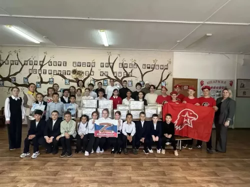 Школьники Масловской школы передали помощь и письма бойцам