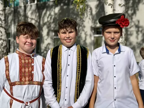 Школьная ярмарка добра собрала учеников и родителей