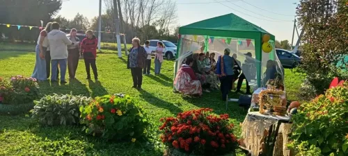 В Русском Ошняке прошли осенние посиделки «У ворот»