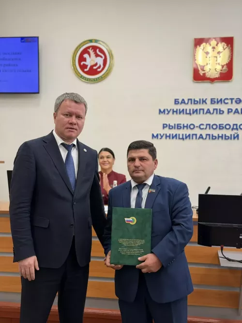 За вклад в развитие профсоюзного движения