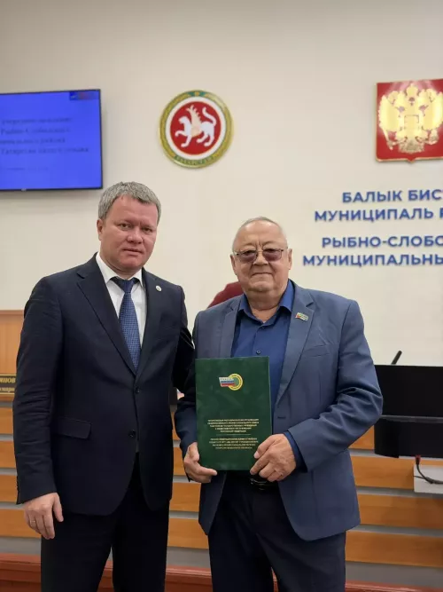 За вклад в развитие профсоюзного движения