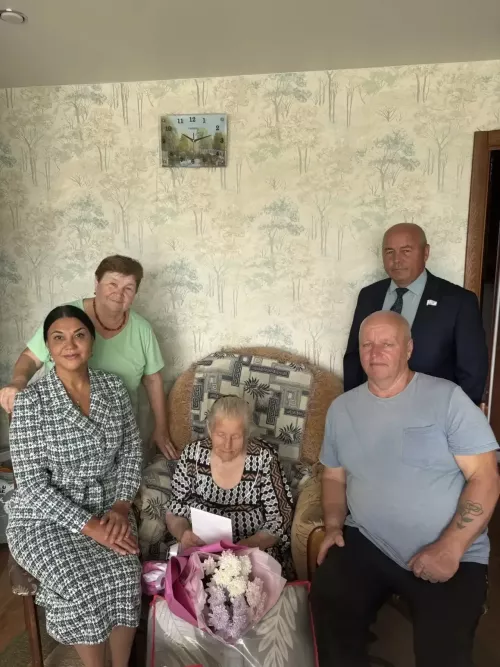 Труженицу тыла Марию Шумилову поздравили с днём рождения