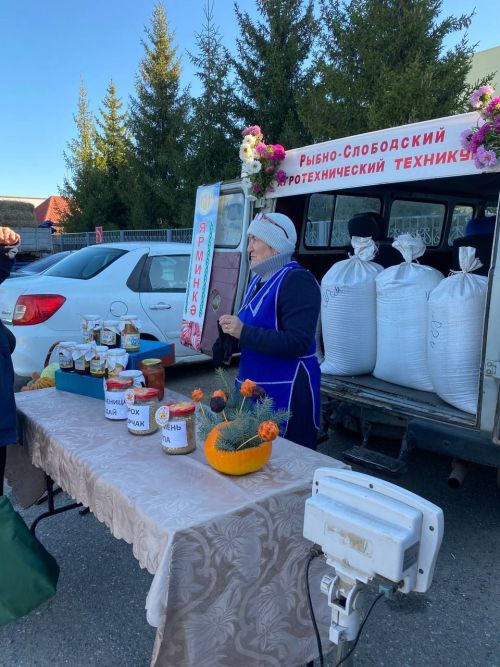 Ярмарка в райцентре: встречаем День пожилых людей с щедростью