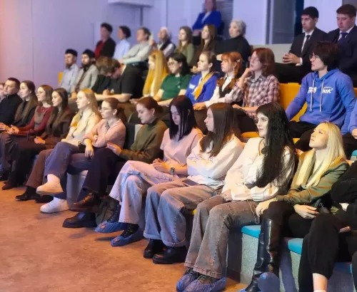 «Идея»дә яшьләрнең район башлыгы һәм җәмәгать эшлеклеләре белән очрашуы булды