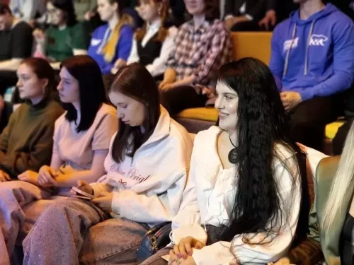 «Идея»дә яшьләрнең район башлыгы һәм җәмәгать эшлеклеләре белән очрашуы булды