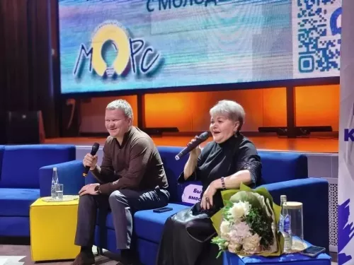 «Идея»дә яшьләрнең район башлыгы һәм җәмәгать эшлеклеләре белән очрашуы булды