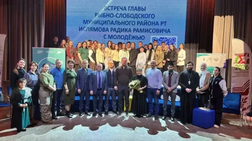 «Идея»дә яшьләрнең район башлыгы һәм җәмәгать эшлеклеләре белән очрашуы булды