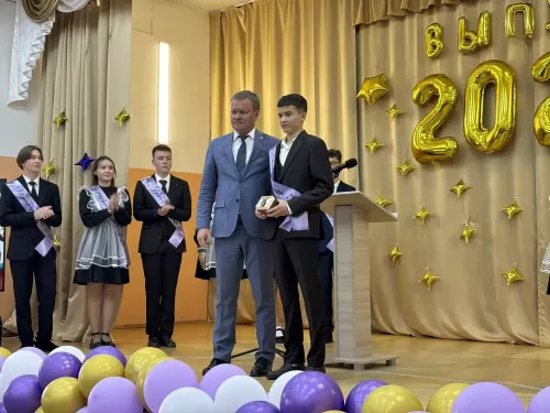 Торжественный «Последний звонок» в Рыбно-Слободской школе №2
