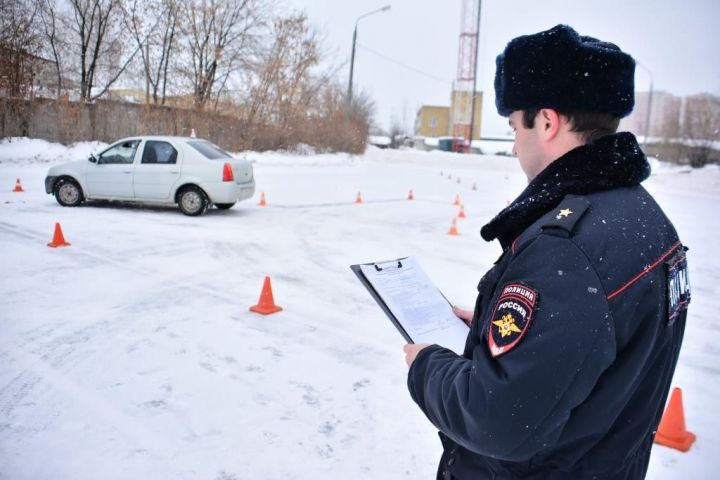 ГИБДД внесла изменения в проект экзамена на права