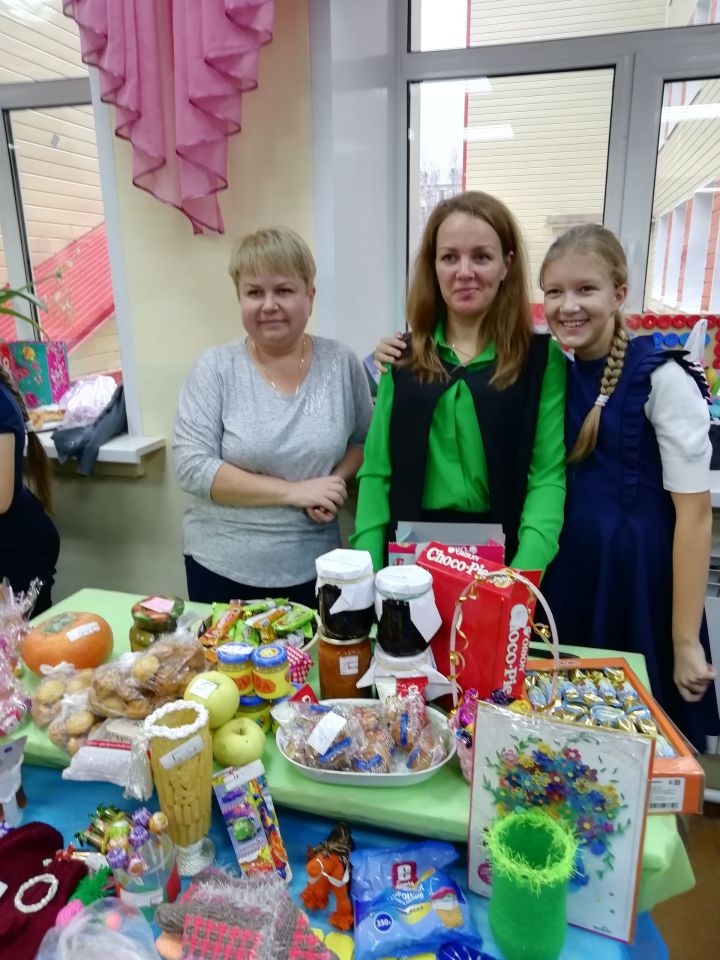 В Рыбно-Слободской школе №2 прошла ярмарка «Мой вклад в благое дело!»