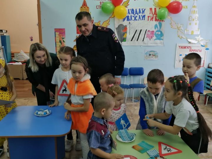 Чем заняты представители ОГИБДД Рыбно Слободского района в школах и детских садах