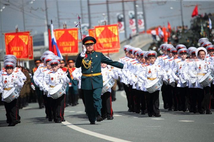 Минниханов на Параде Победы в Казани: Склоняем головы перед светлой памятью не вернувшихся с войны