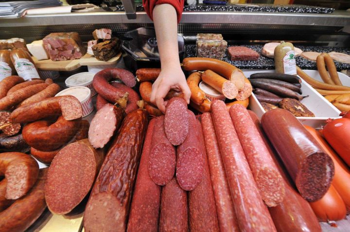 Россиян предупредили об опасности потребления колбасы