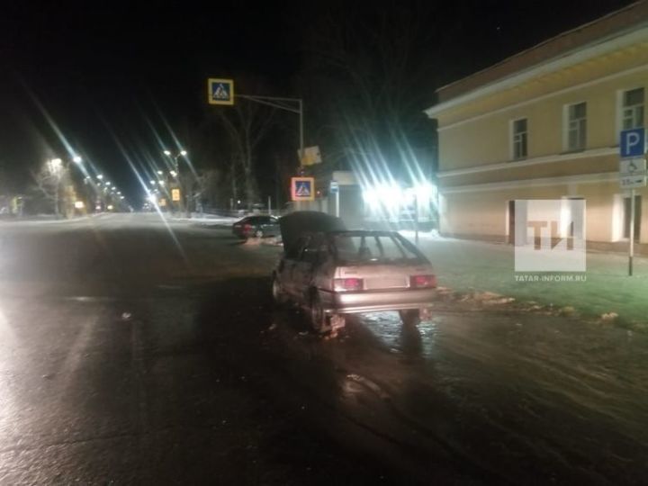 В Татарстане двое пьяных молодых людей сожгли таксиста вместе с машиной