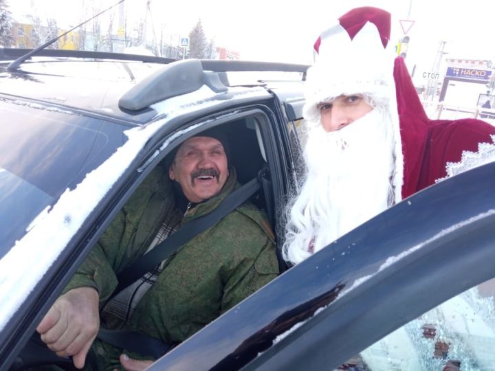 Рыбнослободский Дед Мороз патрулирует улицы