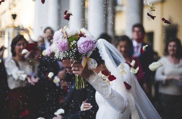 Невеста вышла замуж за гостя на индийской свадьбе после побега жениха