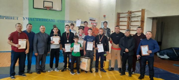 В одной из школ Рыбно-Слободского района прошли соревнования памяти Ильгиза Акмалетдинова