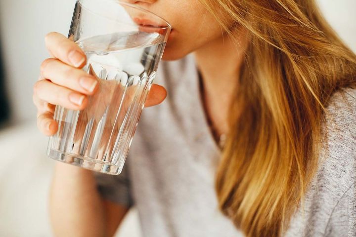 5 очевидных причин, почему стоит начинать свой день со стакана теплой воды