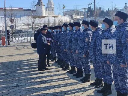 Рустам Минниханов вручил росгвардейцам ключи от новых служебных автомобилей