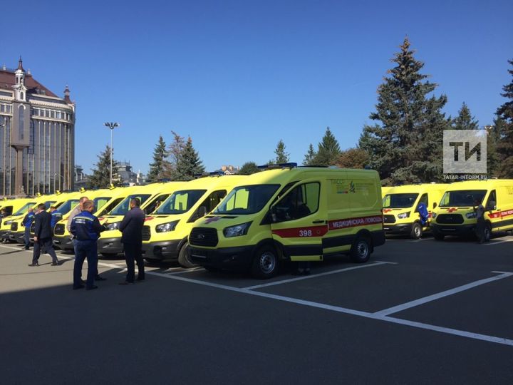 Районные больницы Татарстана получили 70 новых автомобилей