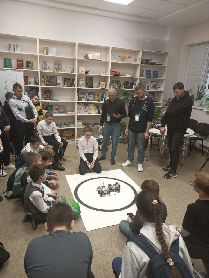 В детском технопарке «Кванториум» прошли соревнования по робототехнике «Битва роботов»!