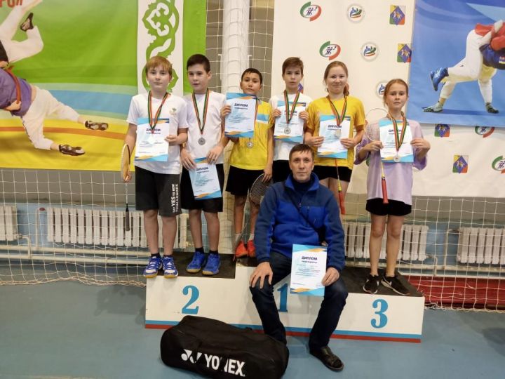 Рыбно-Слободские школьники стали призёрами соревнований по бадминтону