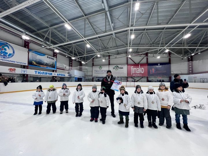 Рыбнослободские школьники стали призёрами соревнований по хоккею