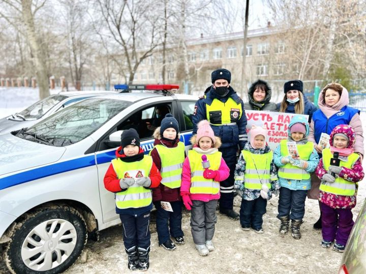 Детсадовцы Татарстана провели опрос среди автолюбителей о безопасности дорожного движения&nbsp;