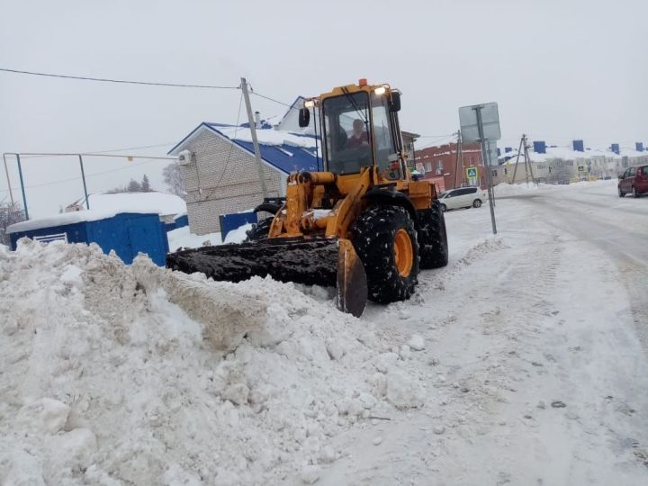 Уборка снега в Рыбно-Слободском районе идёт полным ходом