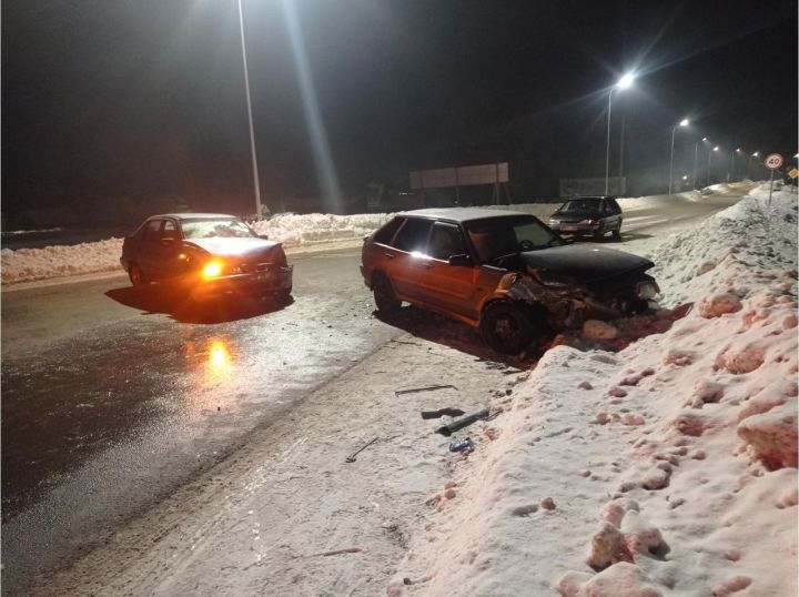 В Рыбно-Слободском районе столкнулись два автомобиля