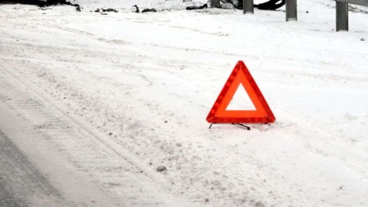 В Татарстане водитель такси и пассажир погибли в результате аварии на дороге 