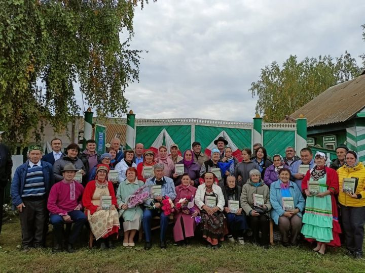 В Рыбно-Слободском районе презентовали книгу об истории кряшен из села Ураево Челны