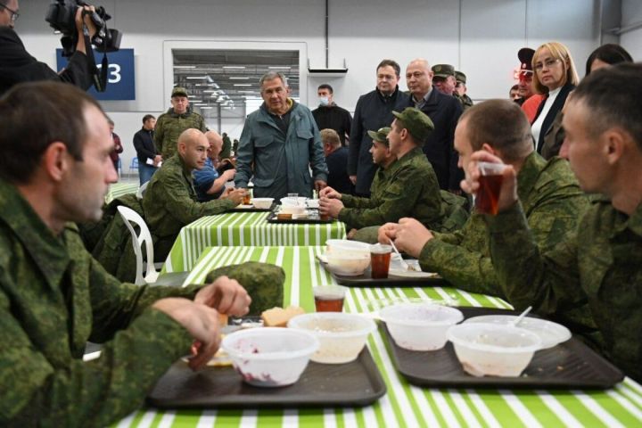 Рустам Минниханов встретился с мобилизованными татарстанцами