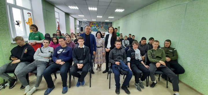 Марат Гафаров районының Агротехник техникумы студентлары белән очрашты