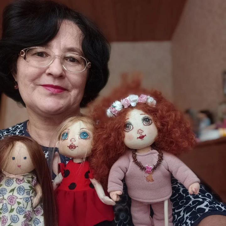 Жительница Рыбно-Слободского района шьёт необычных кукол