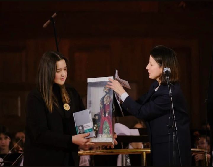 Юная поэтесса из Рыбно-Слободского района получила награду от М.Шаймиева