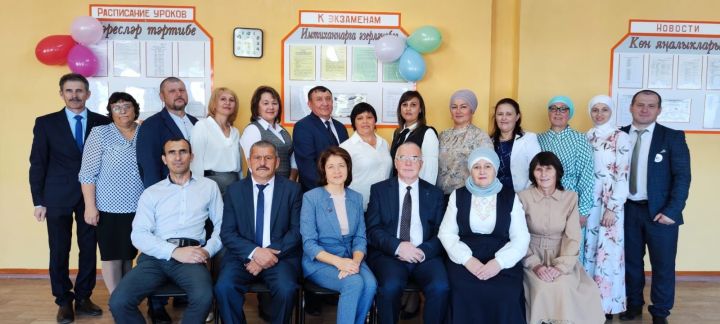 Учителей Ново-Арышской школы поблагодарили за их труд
