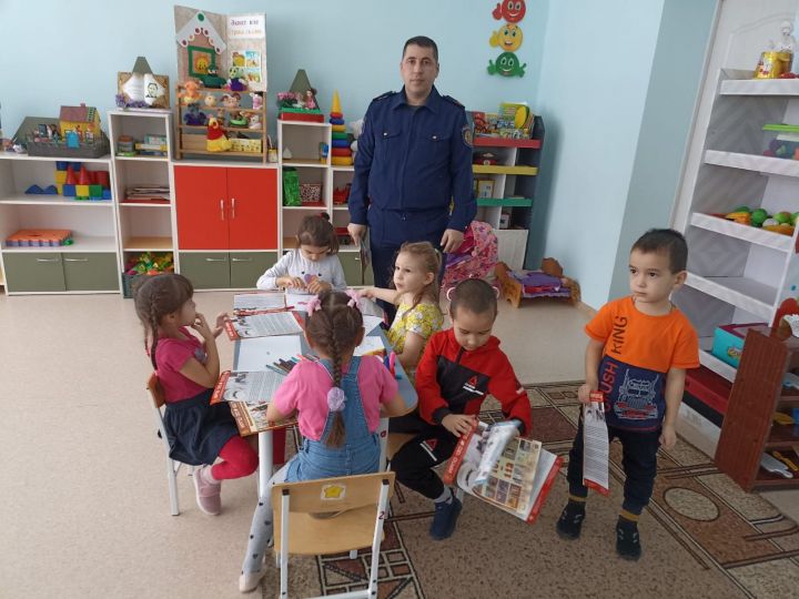 В Кутлу-Букашском детском саду «Дуслык» прошло мероприятие по пожарной безопасности.