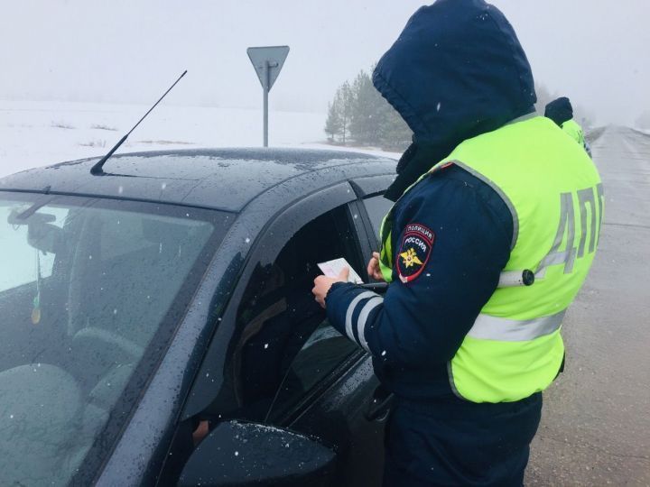 В Рыбно-Слободском районе проверили таксистов на соблюдение ПДД