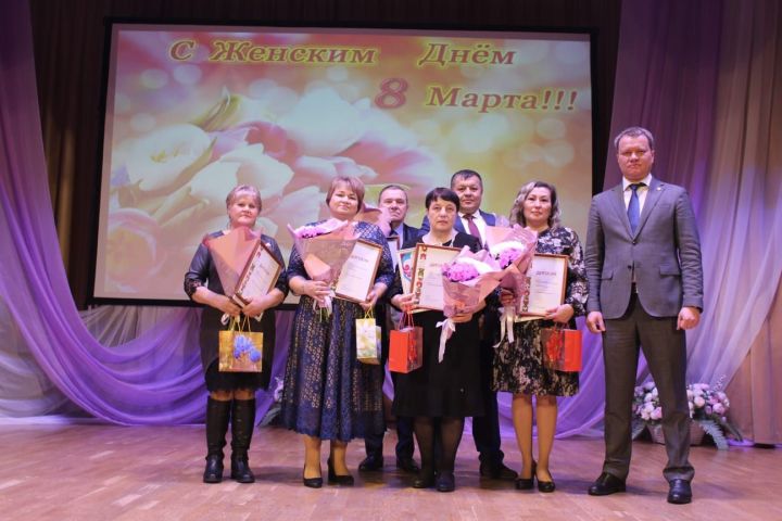 Раяз Фасихов выступил в праздничном концерте к 8 марта