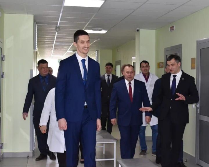 Марсель Миннулин посетил Рыбно-Слободскую районную больницу.