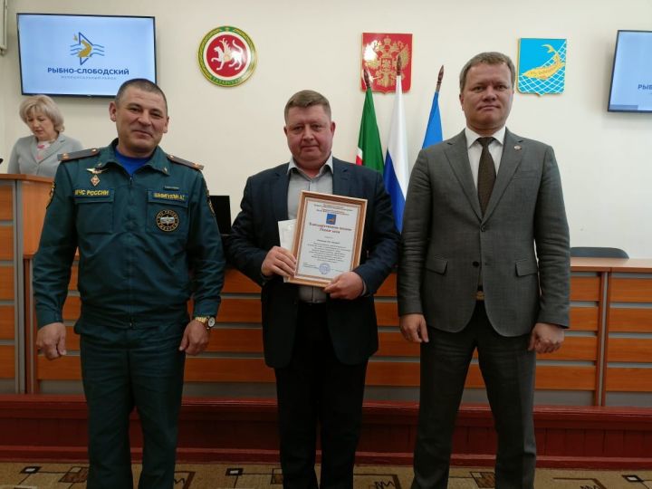 Кабинет министров  РТ вручили награду жителю Рыбно-Слободского района за спасение человека при пожаре
