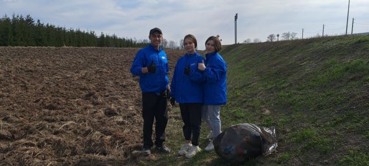 Молодогвардейцы из Рыбно-Слободского района приняли участие в субботнике